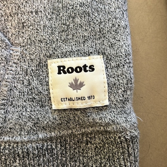 GIRLS ROOTS CHRISTMAS SWEATSHIRT - Picture 4 of 6